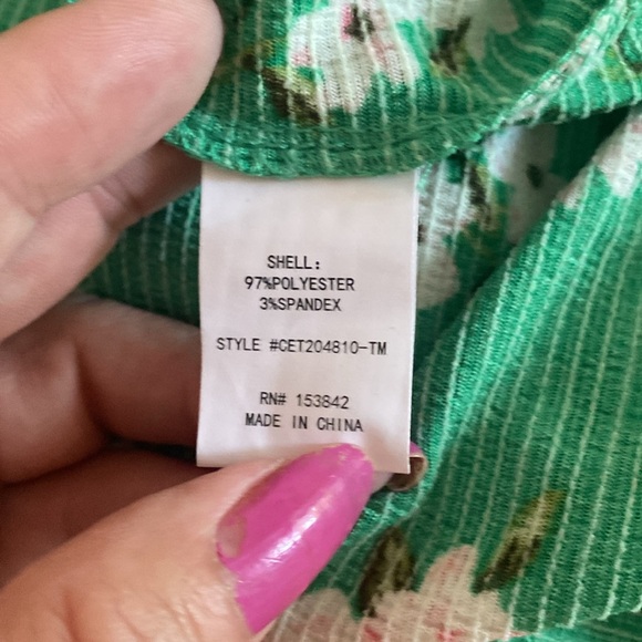 Super Cute Green Flowered Shirt - Picture 5 of 5